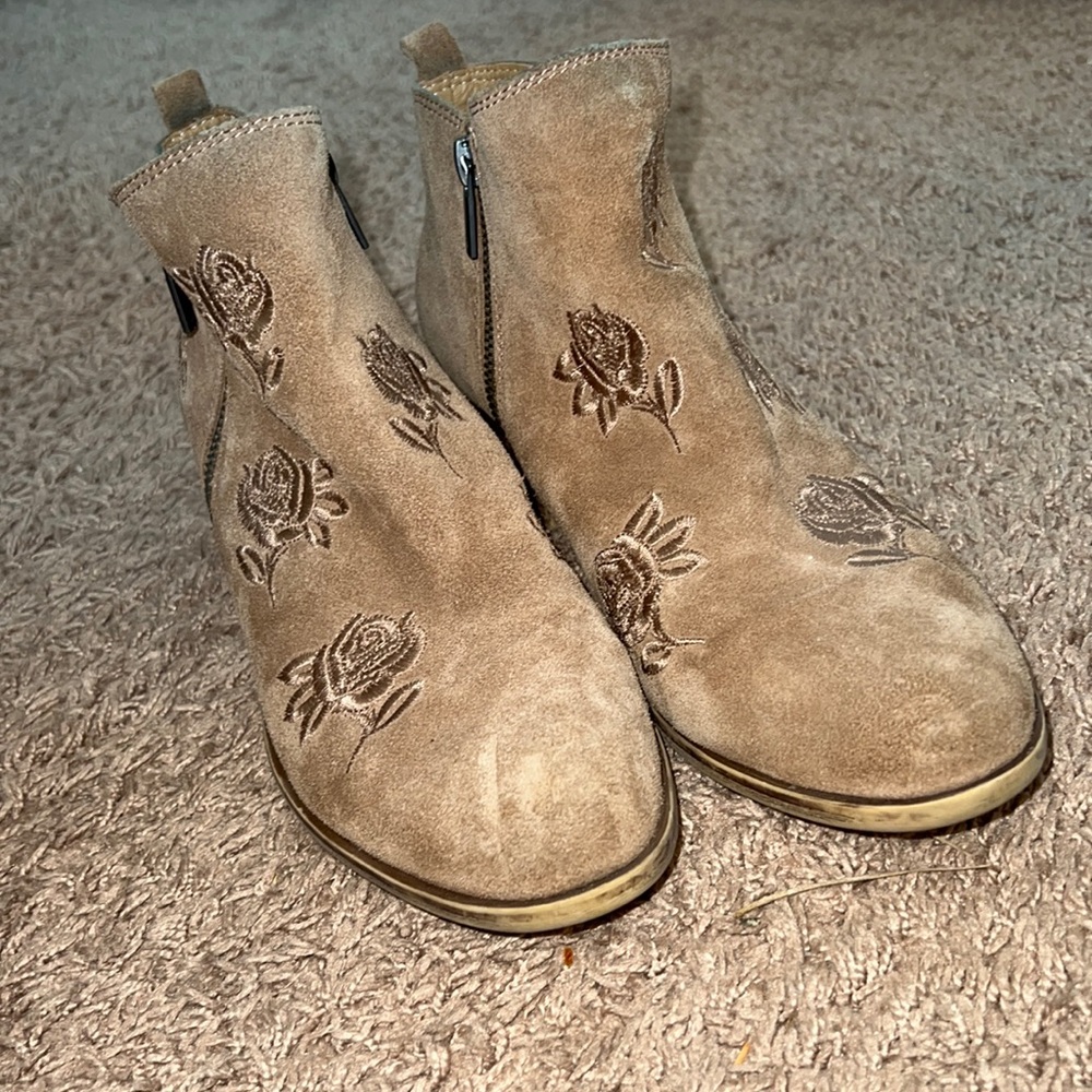 Lucky brand embroidered booties